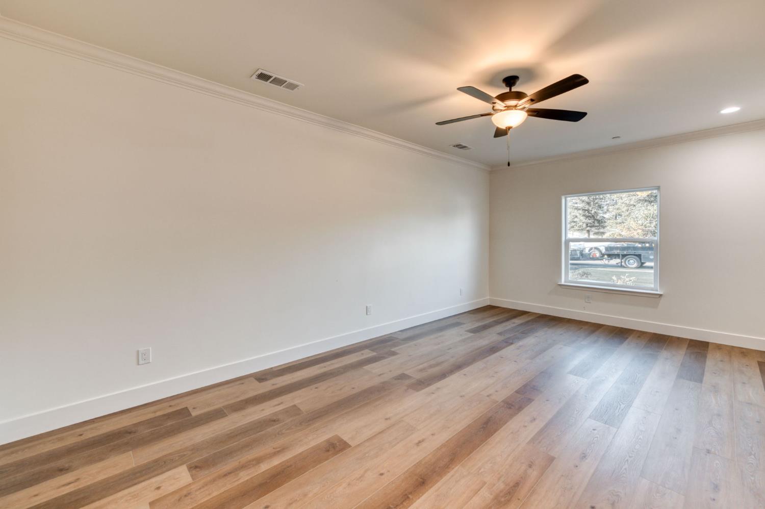 35242 Mustang Ln, Madera, CA 93636