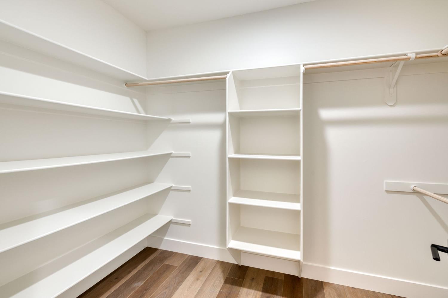 35242 Mustang Ln, Madera, CA 93636