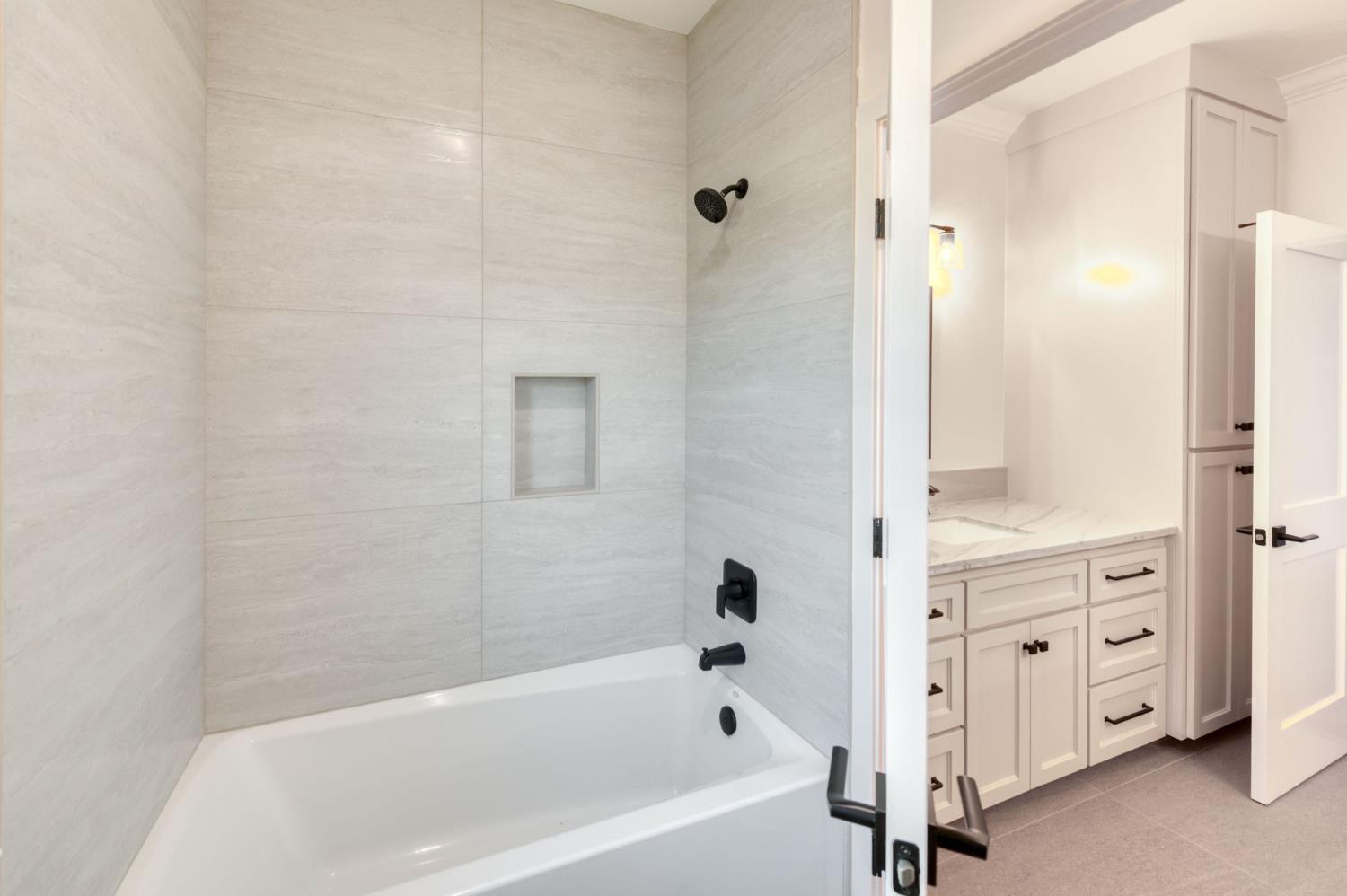 35242 Mustang Ln, Madera, CA 93636