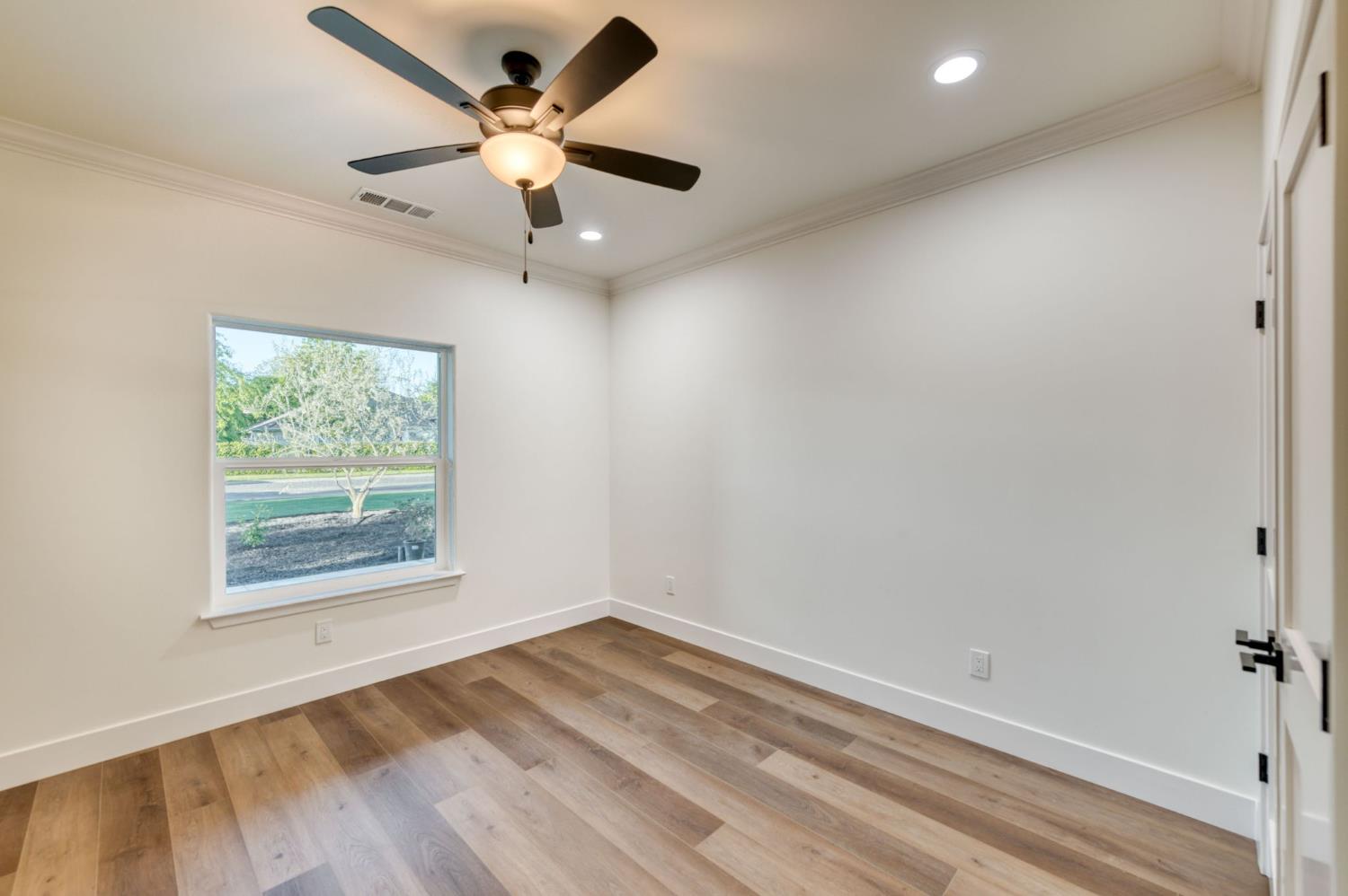 35242 Mustang Ln, Madera, CA 93636