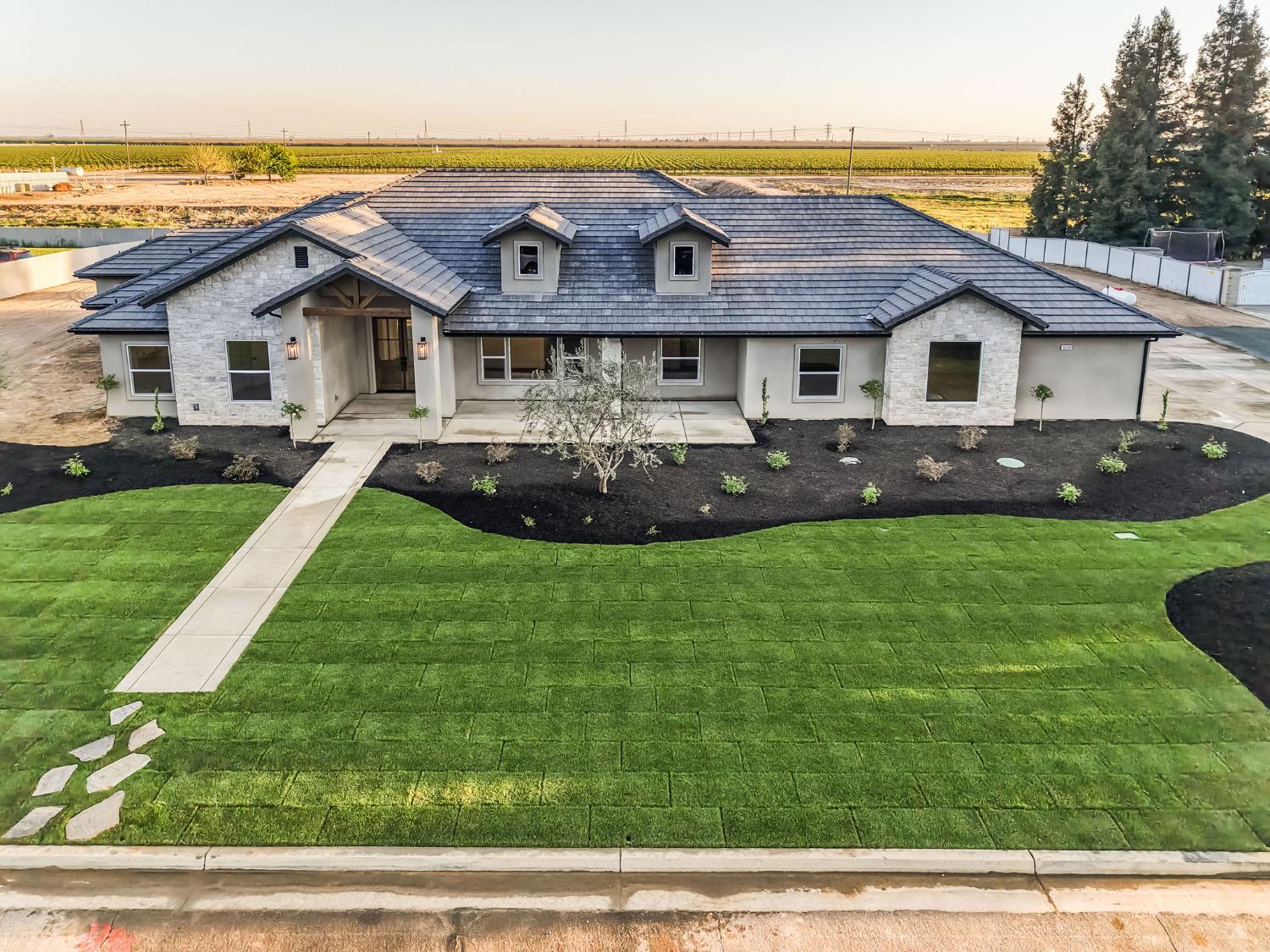 35242 Mustang Ln, Madera, CA 93636