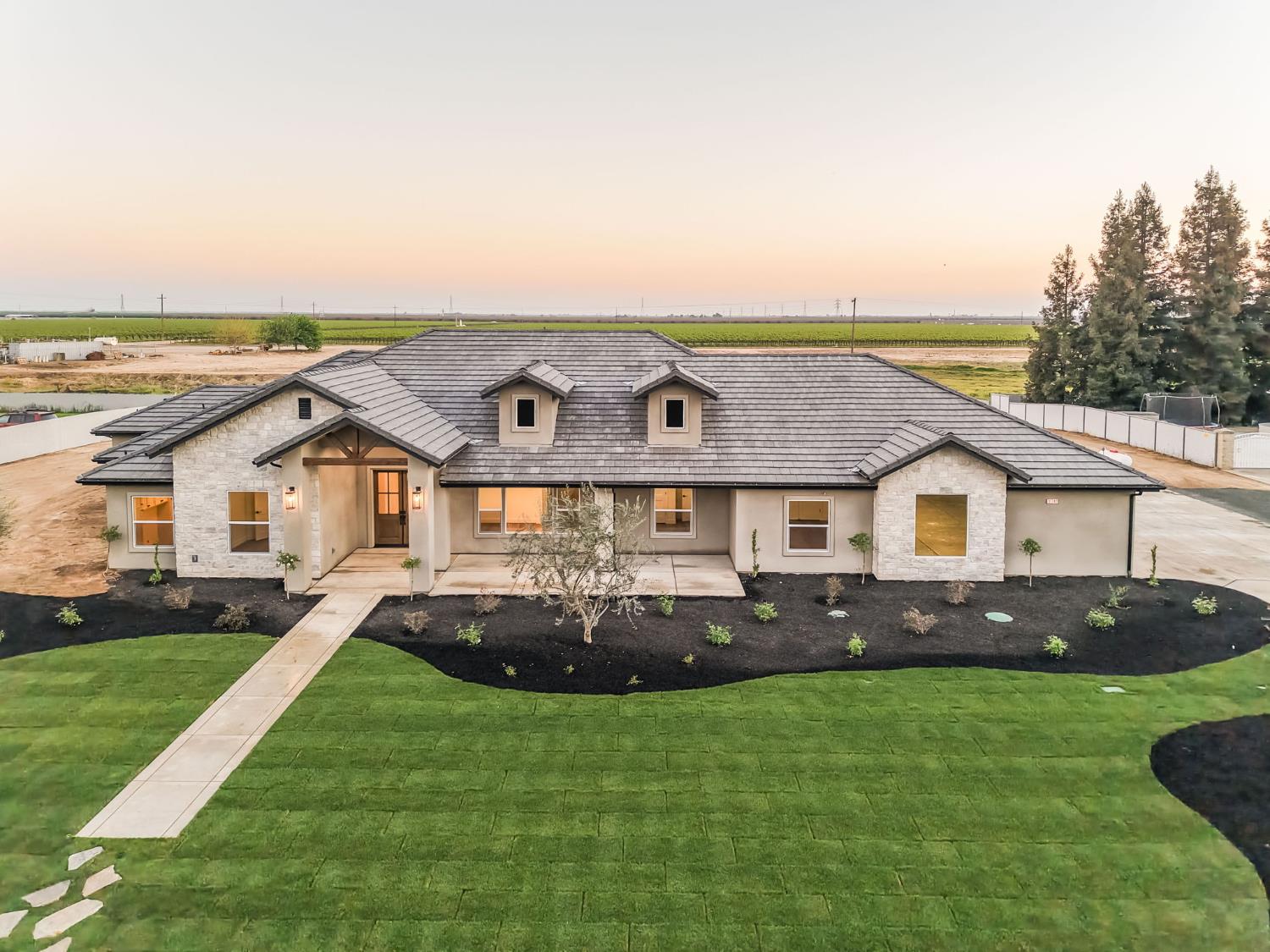 35242 Mustang Ln, Madera, CA 93636