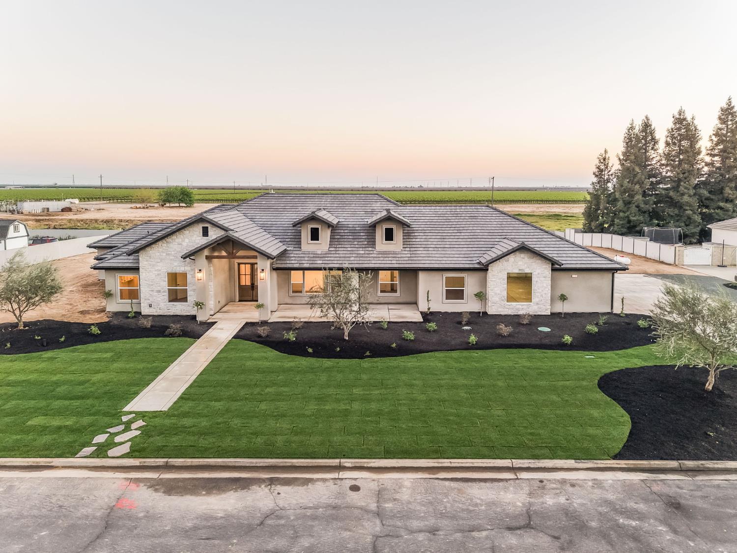 35242 Mustang Ln, Madera, CA 93636