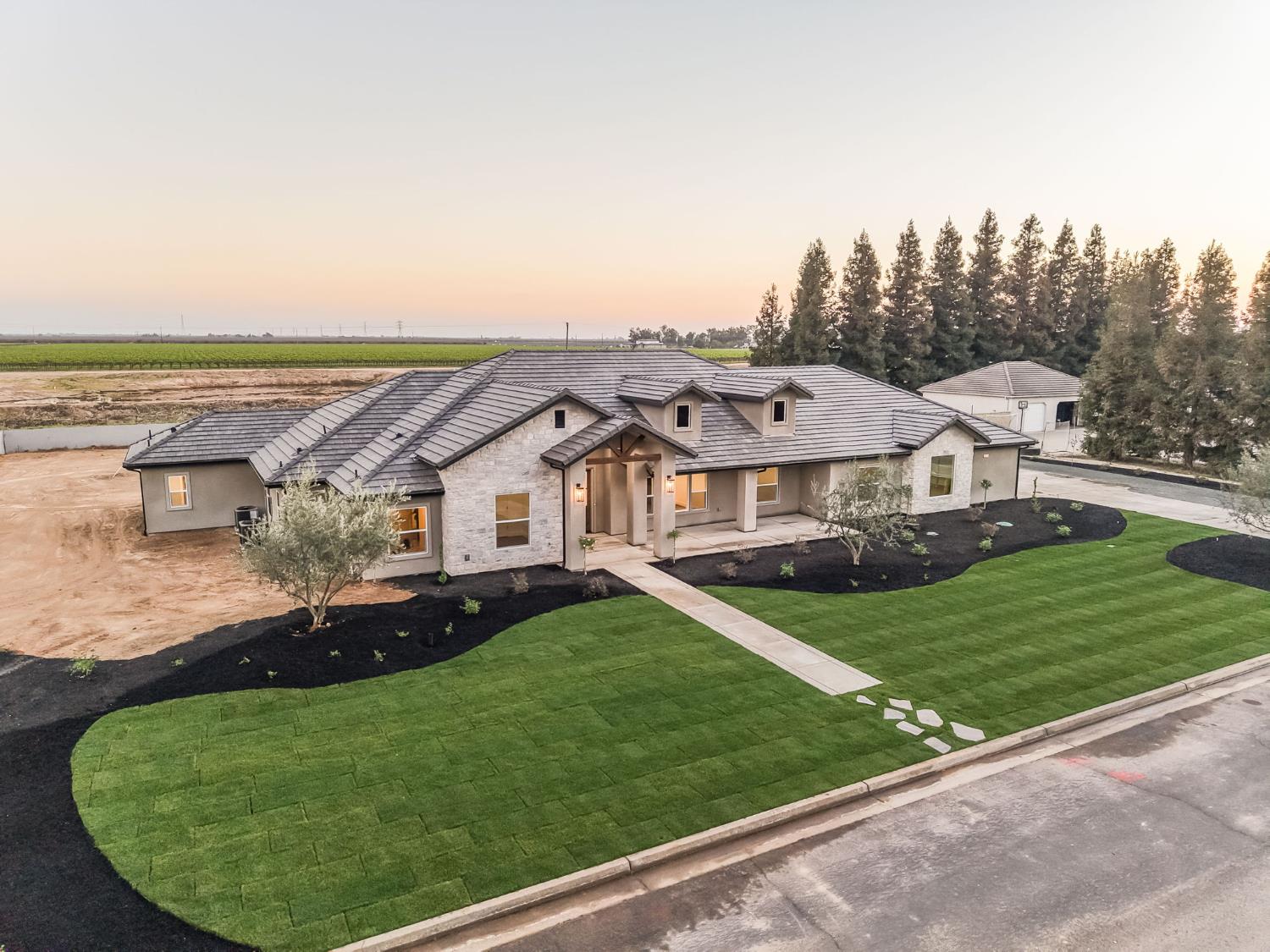 35242 Mustang Ln, Madera, CA 93636