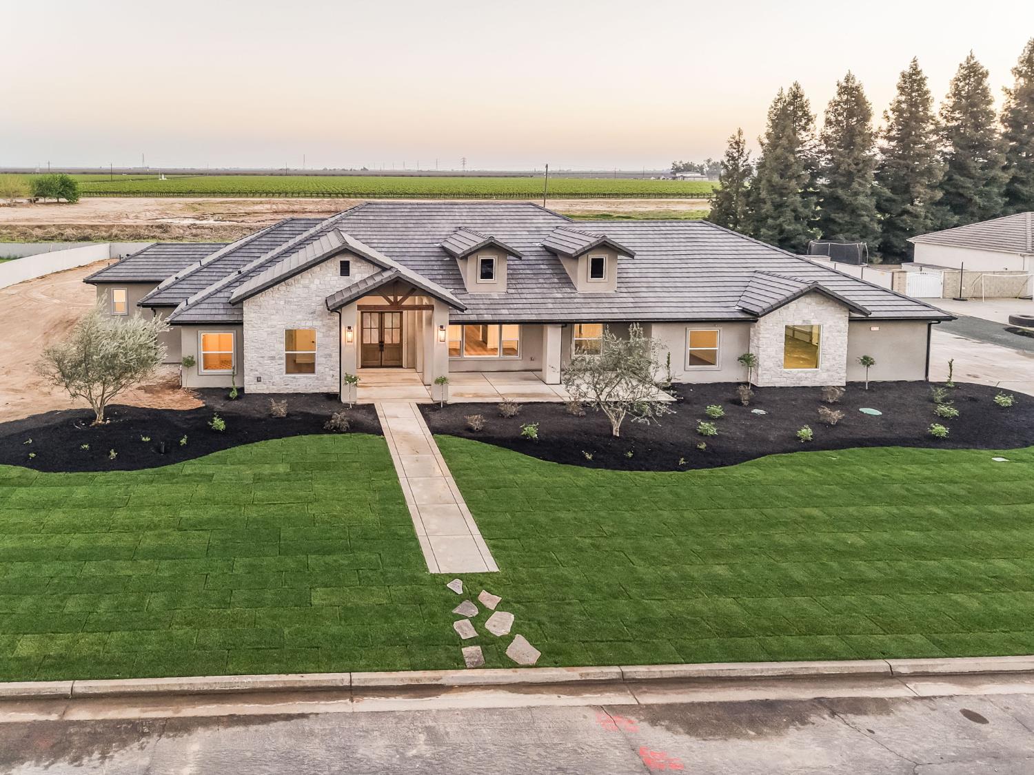 35242 Mustang Ln, Madera, CA 93636