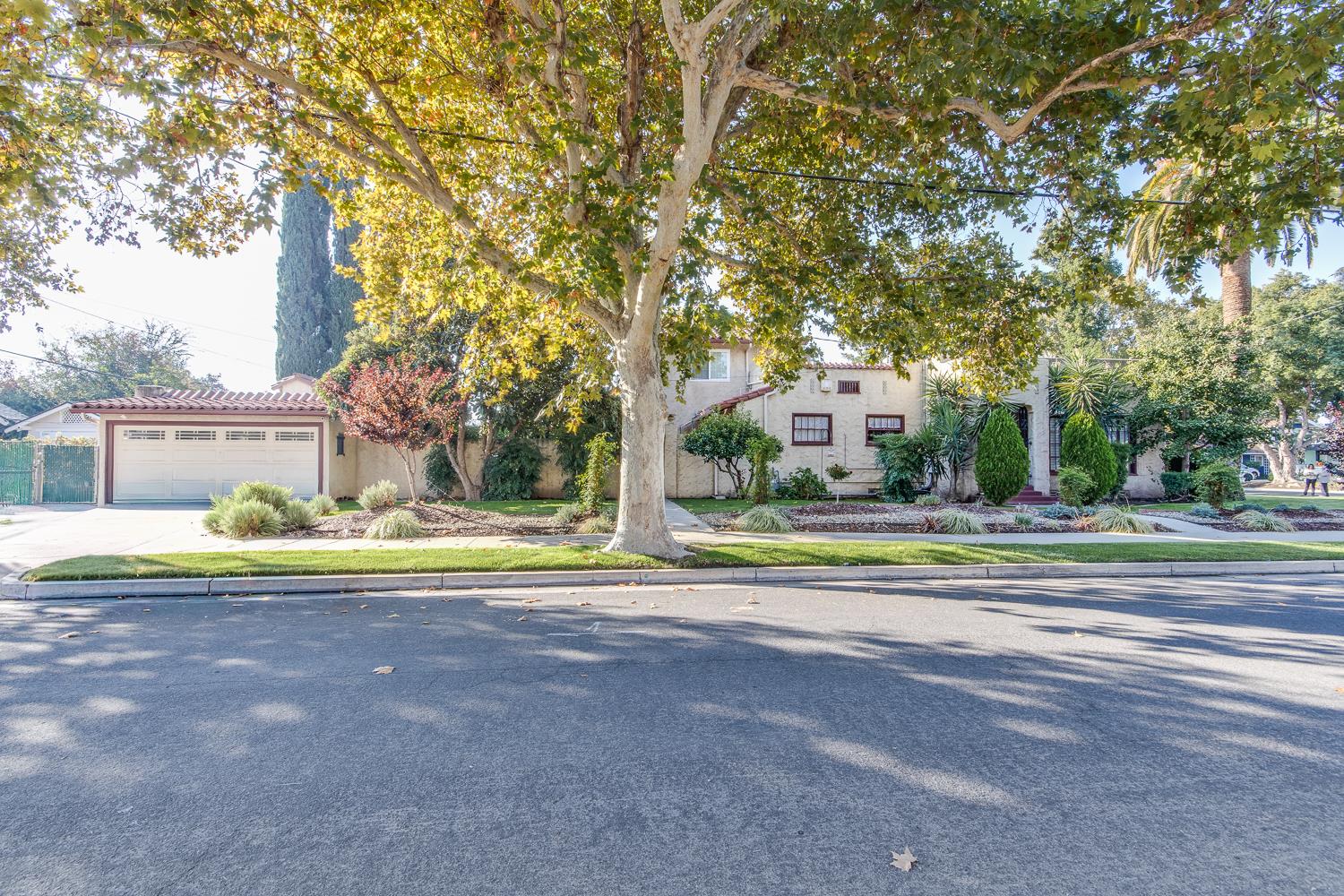 1064 N Poplar Ave, Fresno, CA 93728