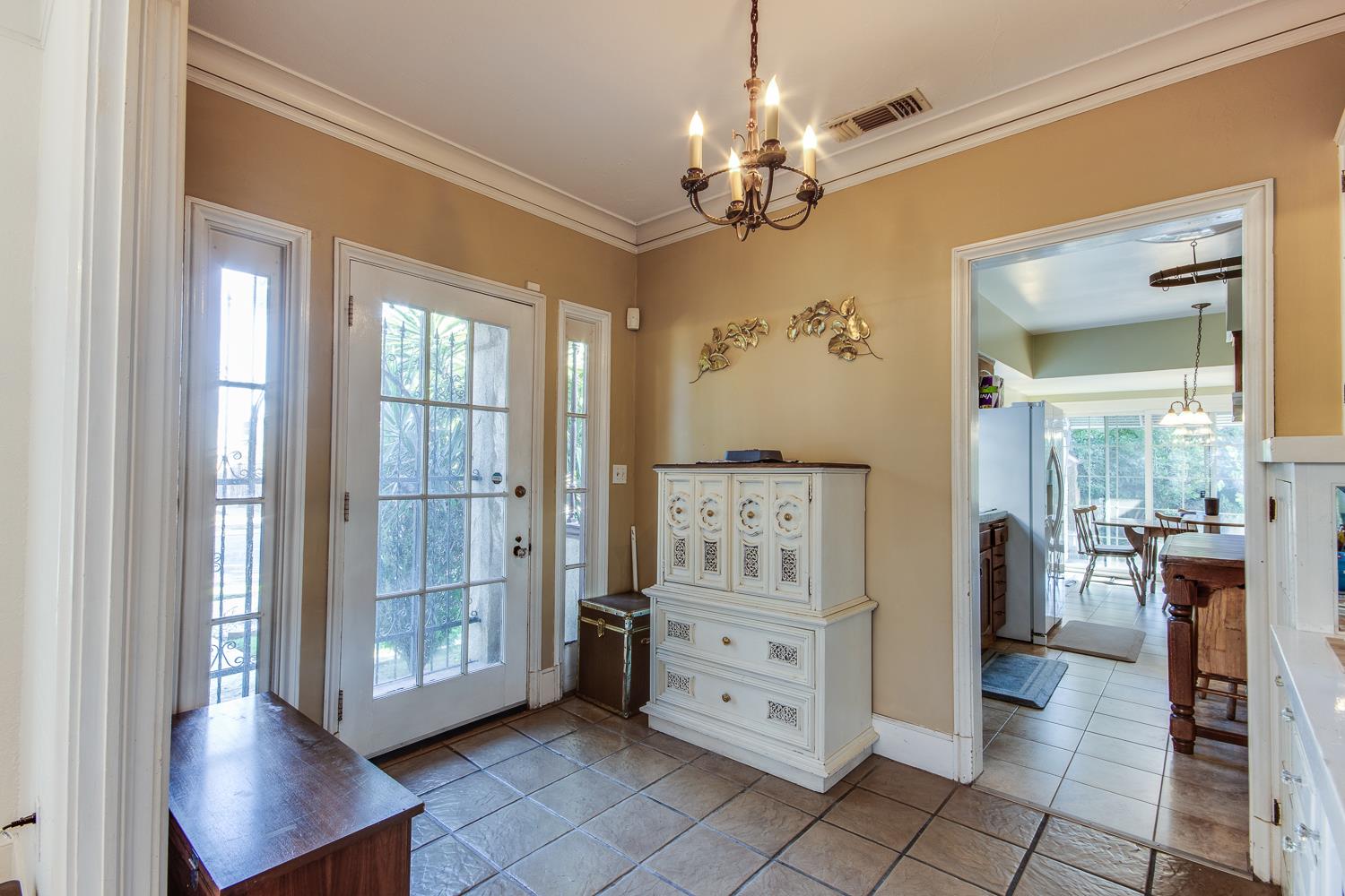 1064 N Poplar Ave, Fresno, CA 93728