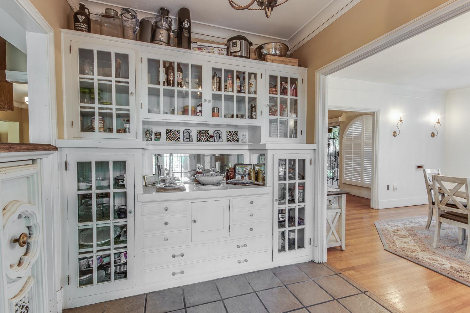 1064 N Poplar Ave, Fresno, CA 93728