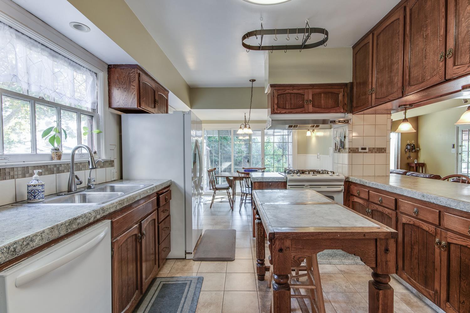 1064 N Poplar Ave, Fresno, CA 93728