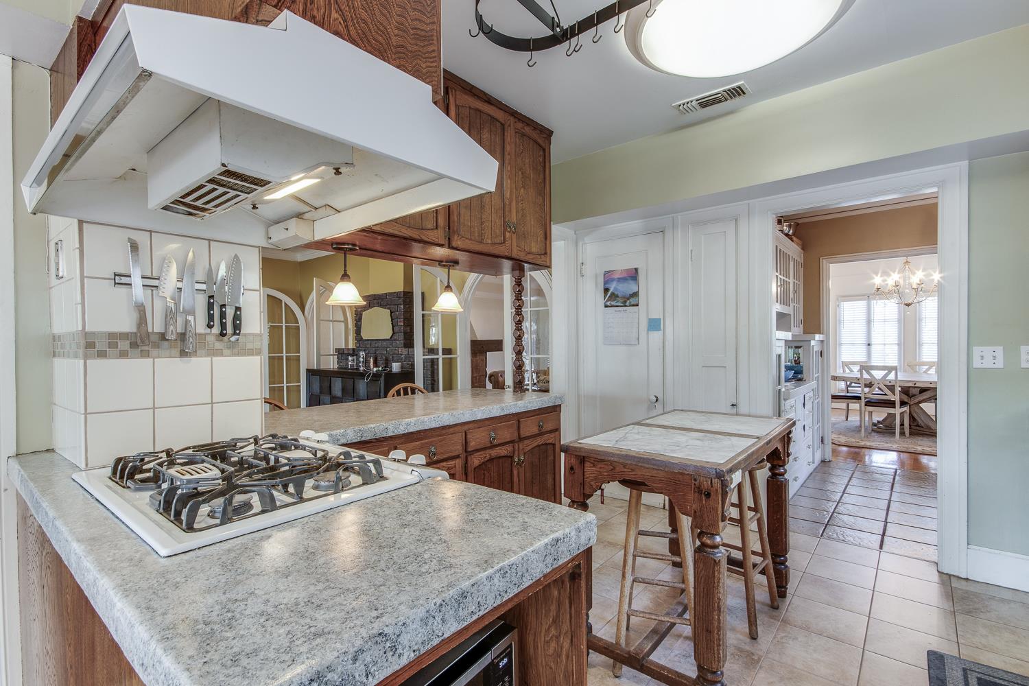 1064 N Poplar Ave, Fresno, CA 93728