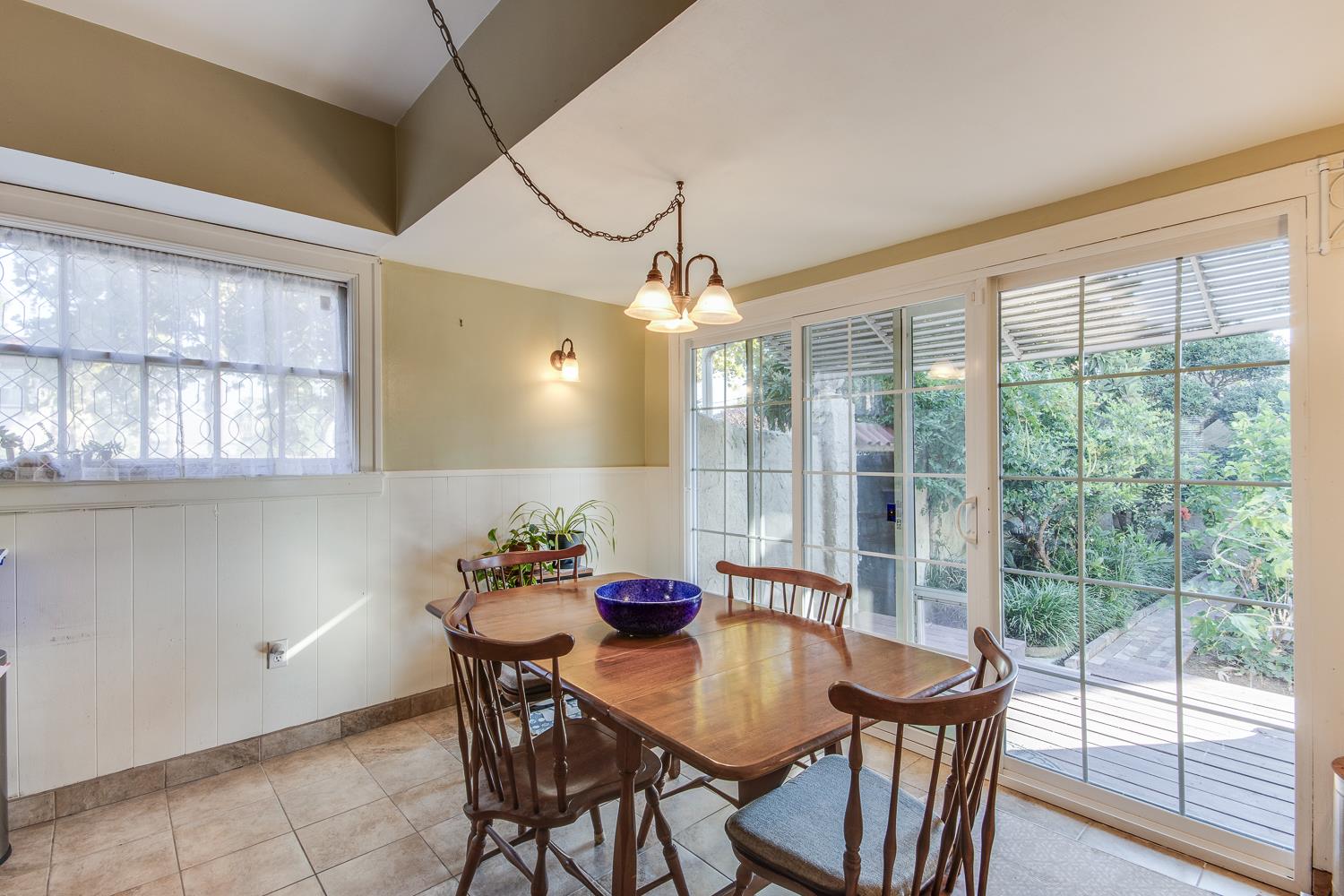 1064 N Poplar Ave, Fresno, CA 93728