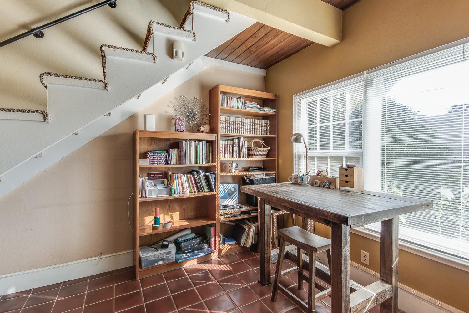 1064 N Poplar Ave, Fresno, CA 93728