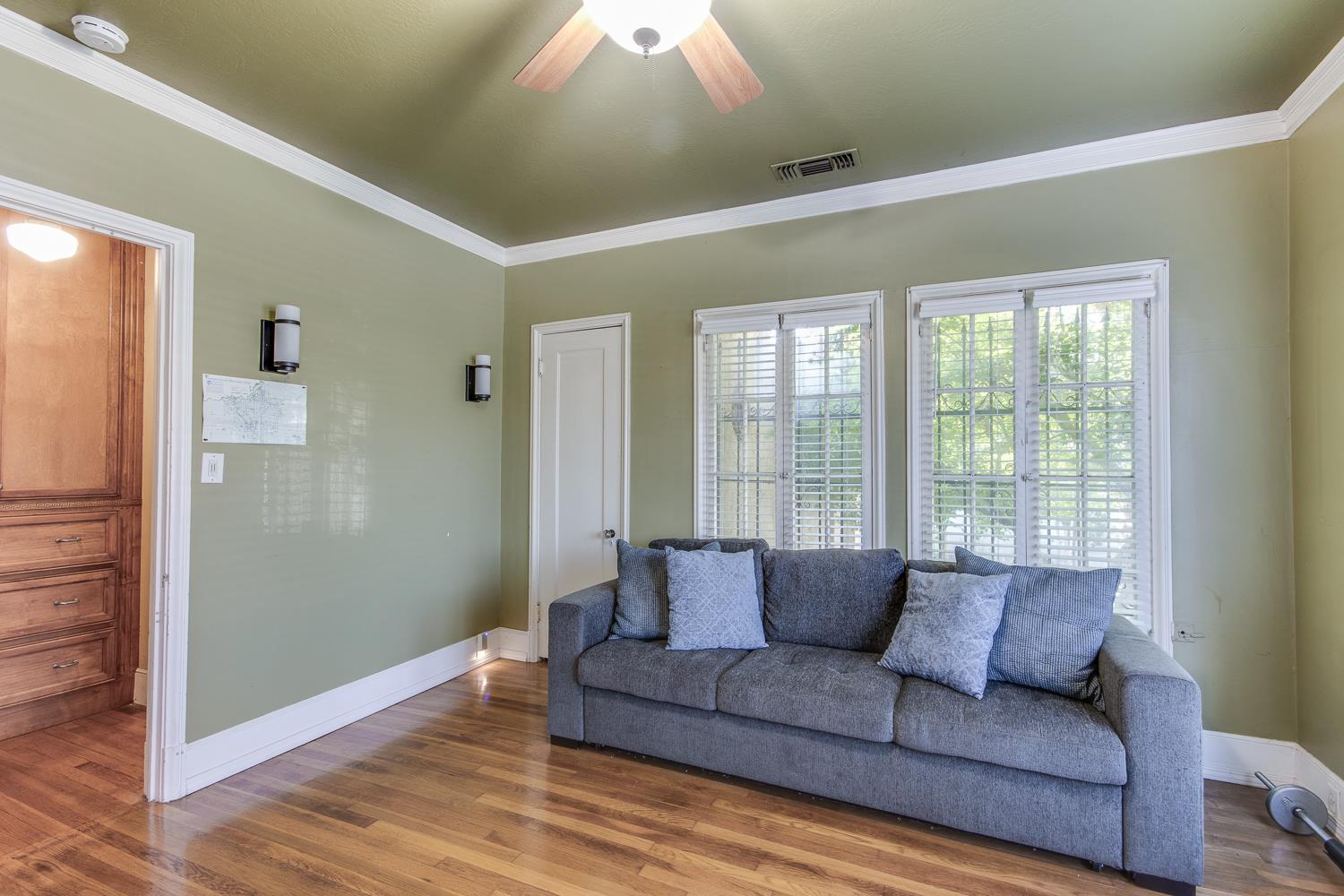 1064 N Poplar Ave, Fresno, CA 93728