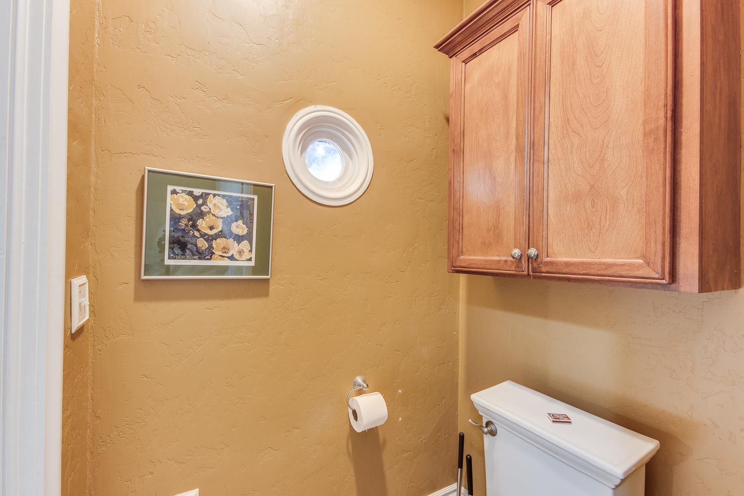 1064 N Poplar Ave, Fresno, CA 93728