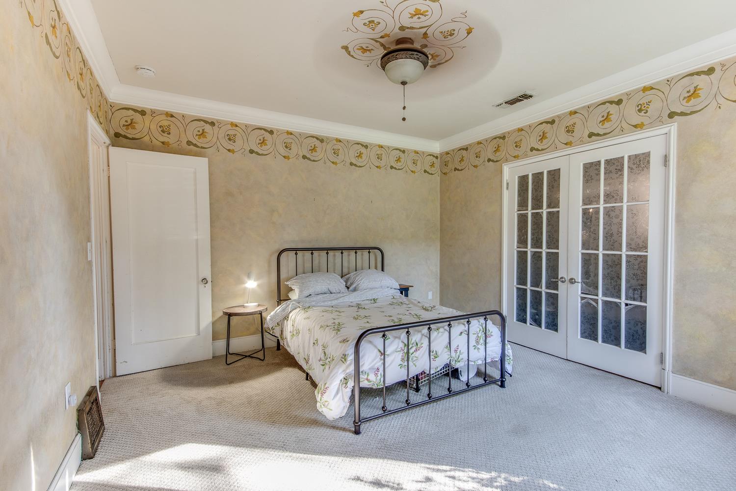 1064 N Poplar Ave, Fresno, CA 93728