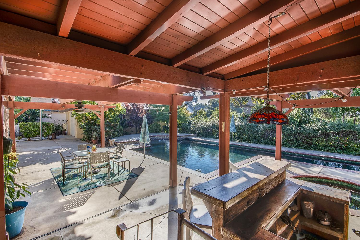 1064 N Poplar Ave, Fresno, CA 93728