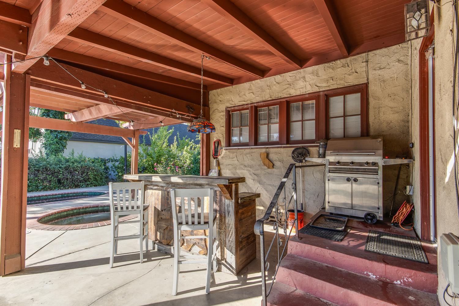 1064 N Poplar Ave, Fresno, CA 93728