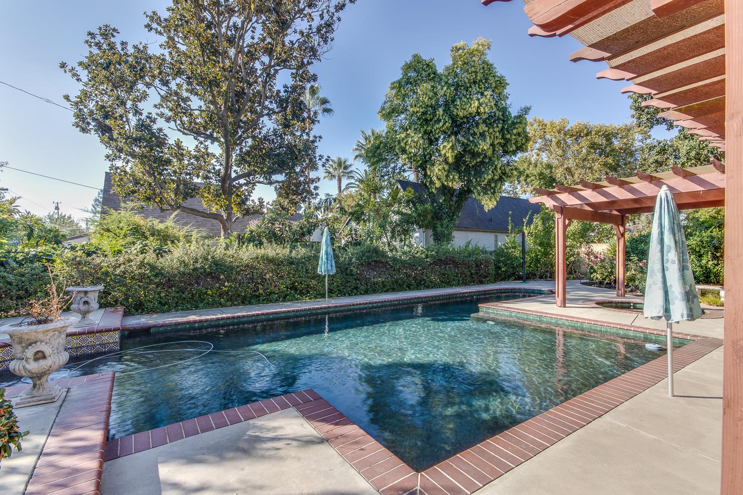 1064 N Poplar Ave, Fresno, CA 93728