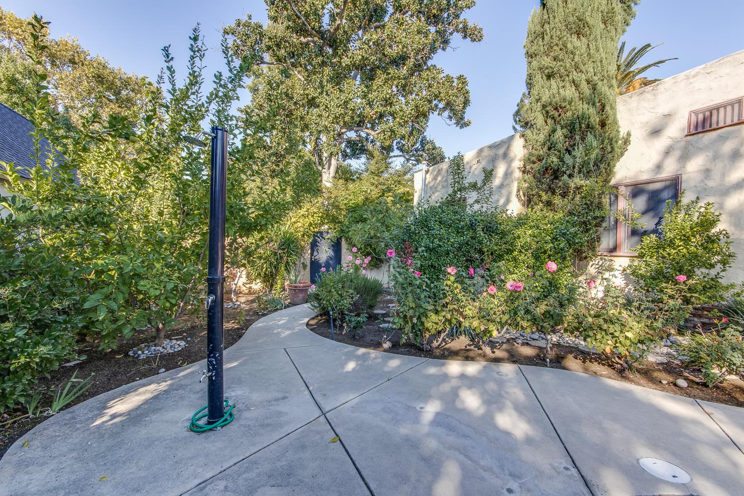 1064 N Poplar Ave, Fresno, CA 93728