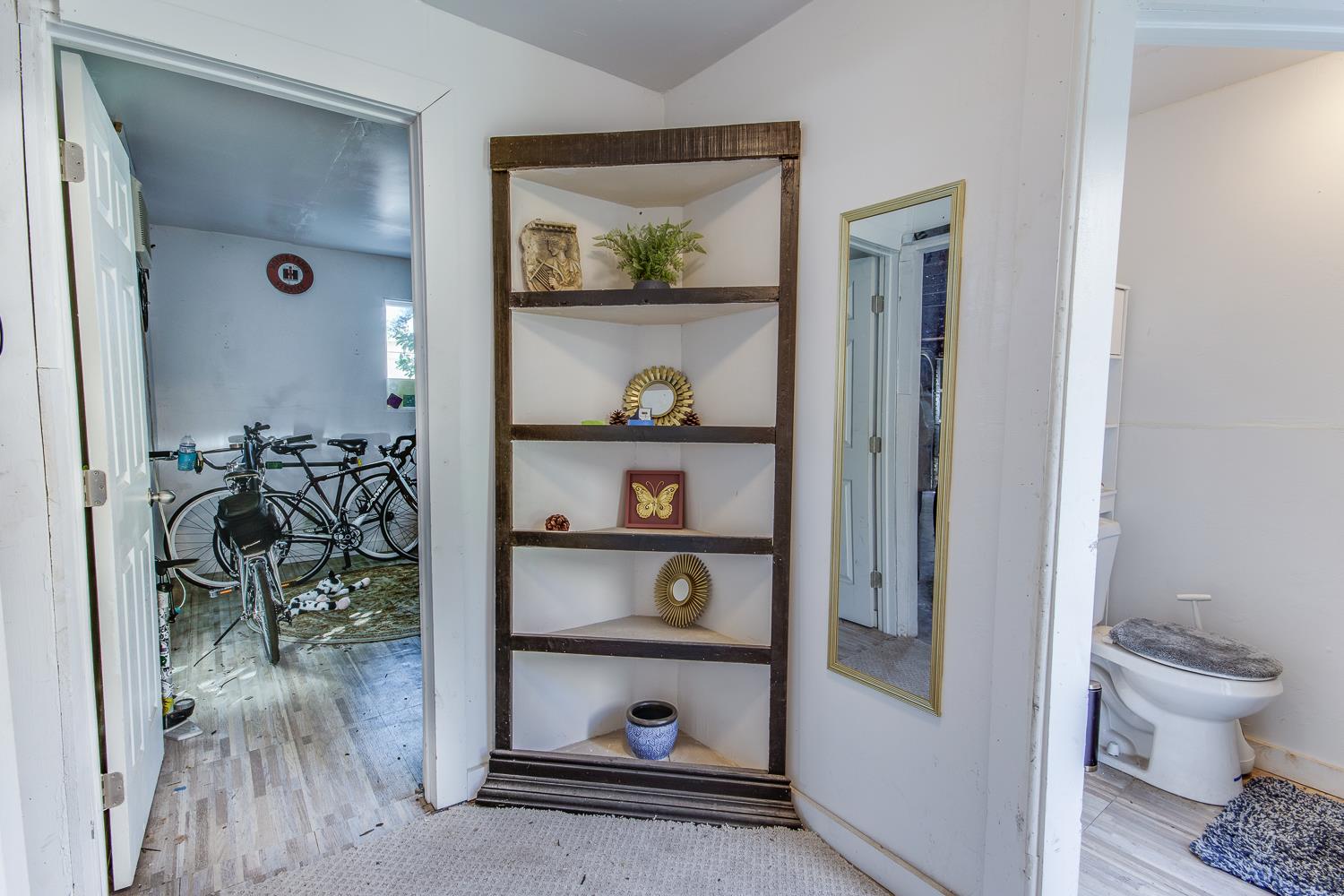 1064 N Poplar Ave, Fresno, CA 93728