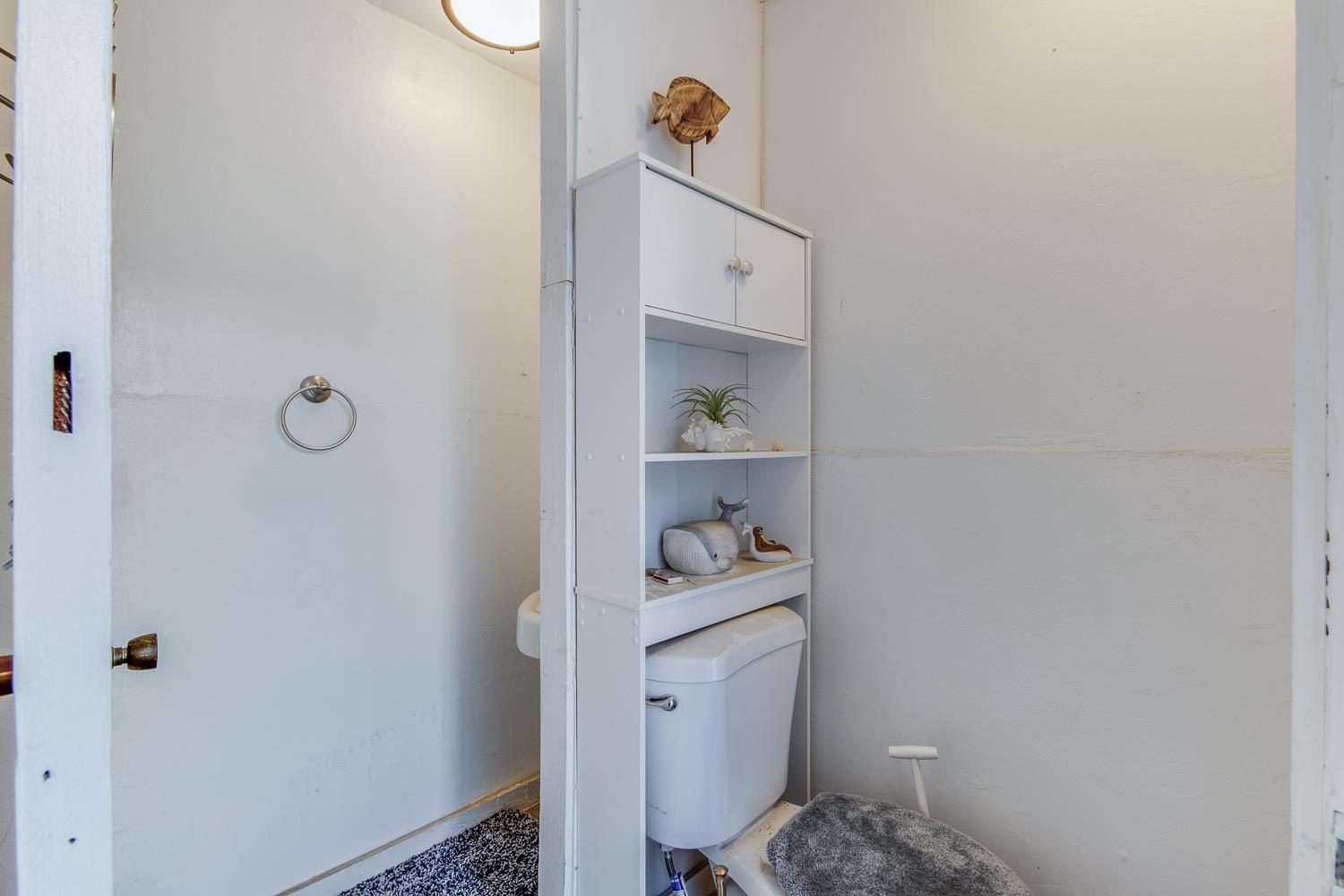 1064 N Poplar Ave, Fresno, CA 93728