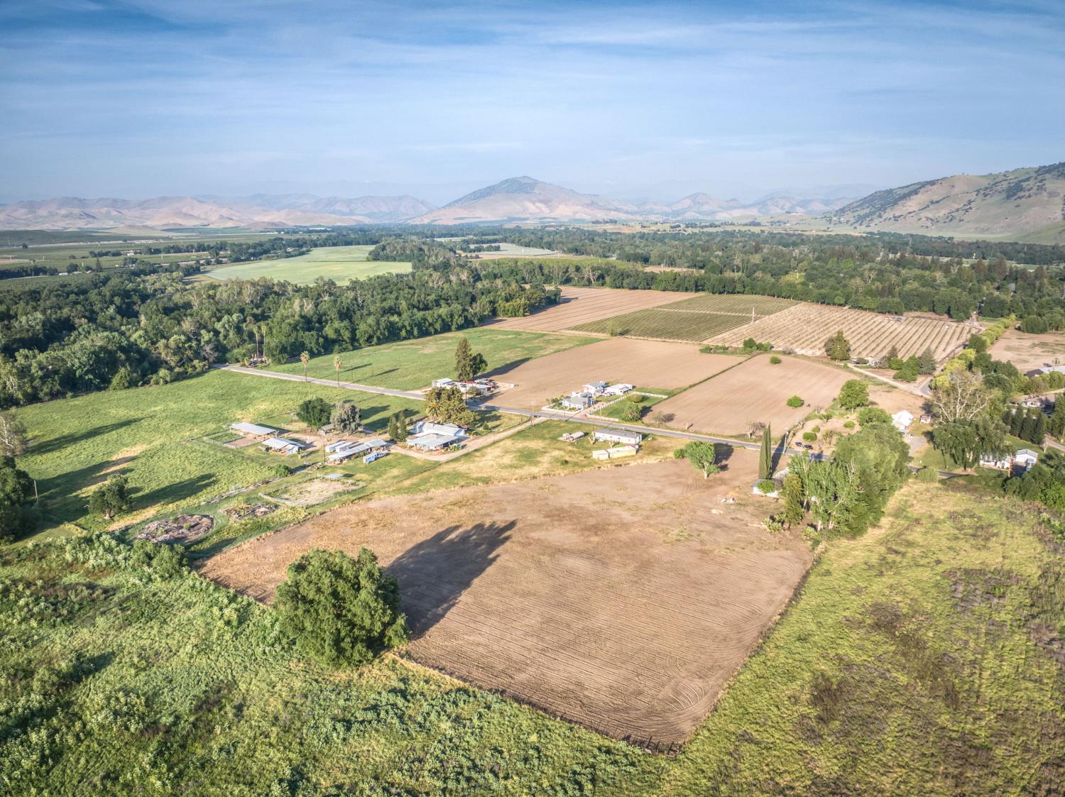 545 N Rio Vista Ave, Sanger, CA 93657