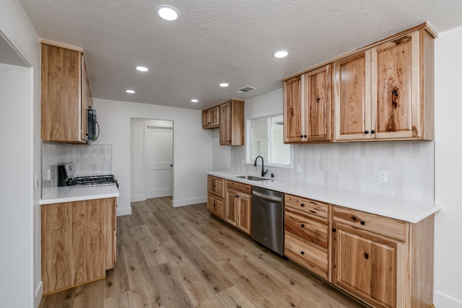 545 N Rio Vista Ave, Sanger, CA 93657