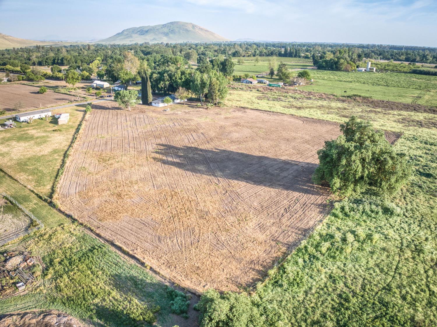 545 N Rio Vista Ave, Sanger, CA 93657