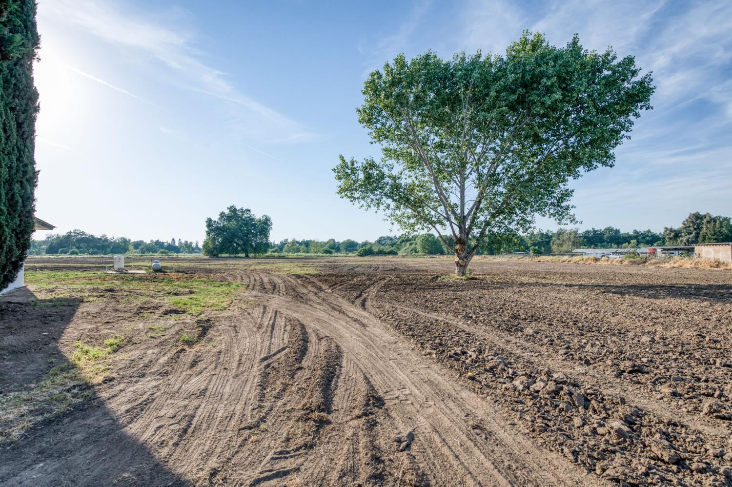 545 N Rio Vista Ave, Sanger, CA 93657