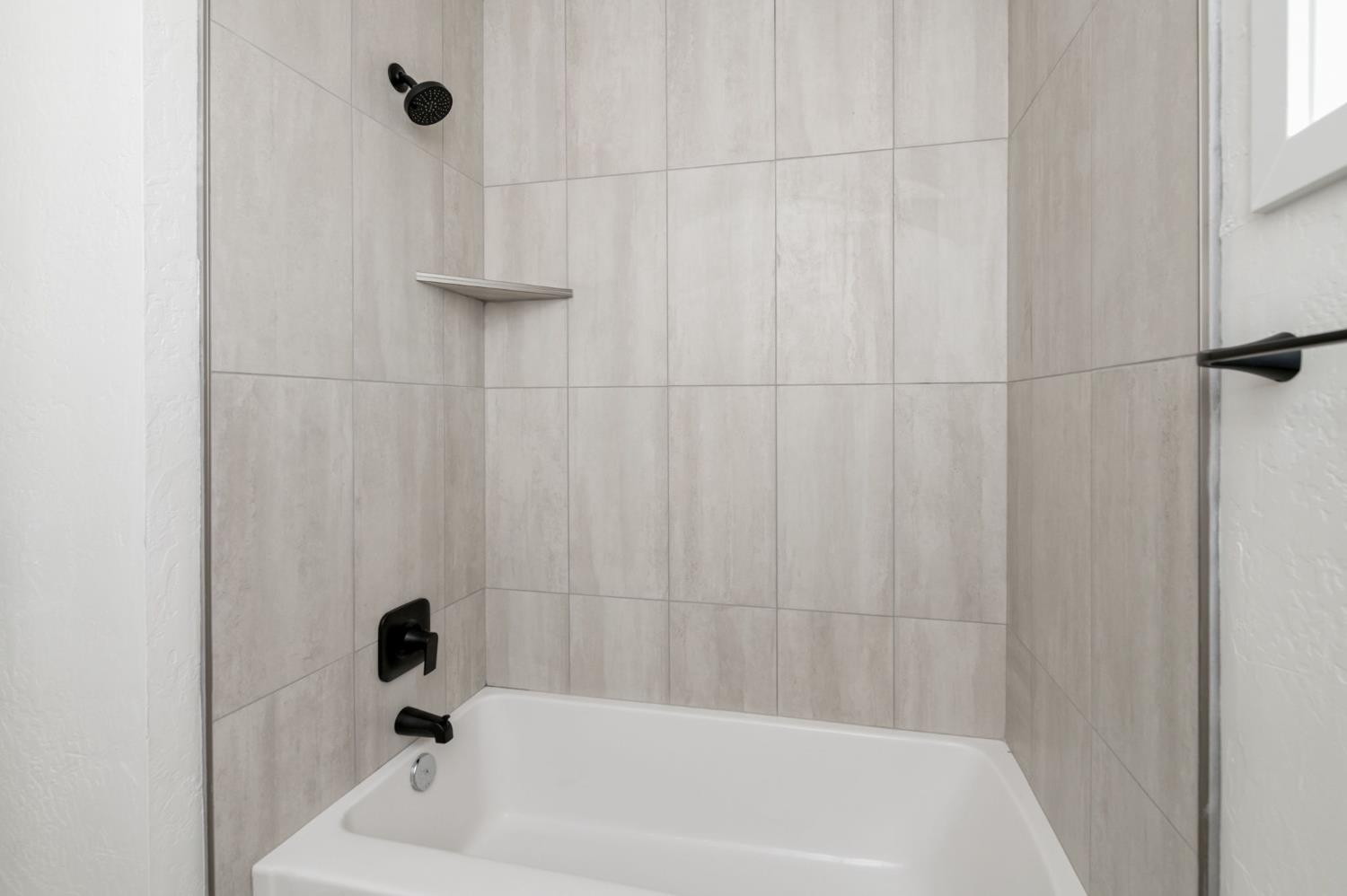 545 N Rio Vista Ave, Sanger, CA 93657