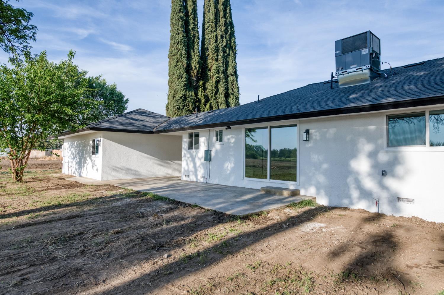 545 N Rio Vista Ave, Sanger, CA 93657