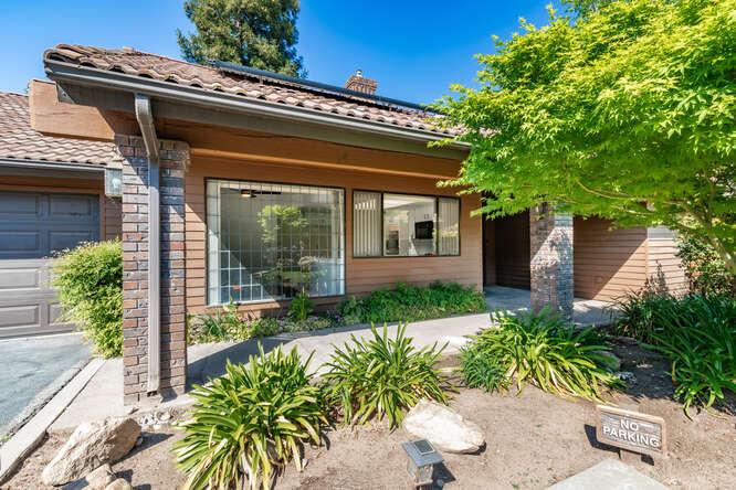 2063 W Barstow Ave, Fresno, CA 93711