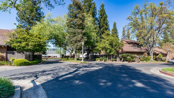 2063 W Barstow Ave, Fresno, CA 93711