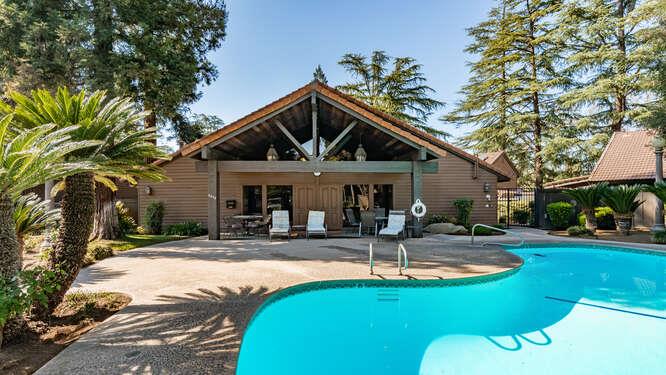 2063 W Barstow Ave, Fresno, CA 93711