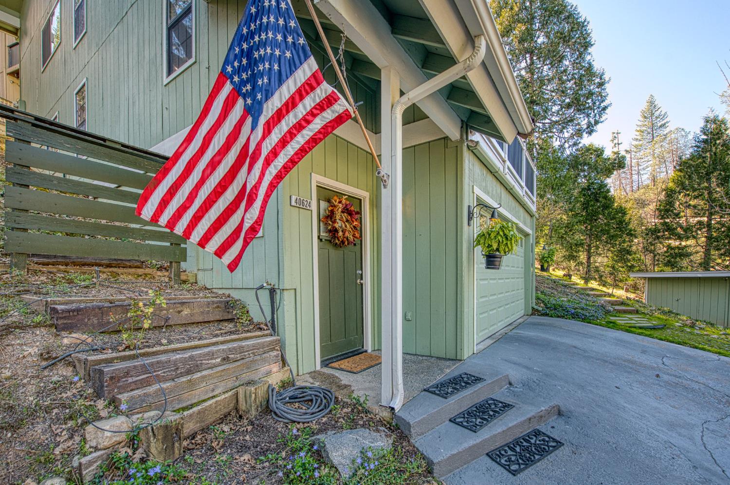 40624 Saddleback Rd, Bass Lake, CA 93604