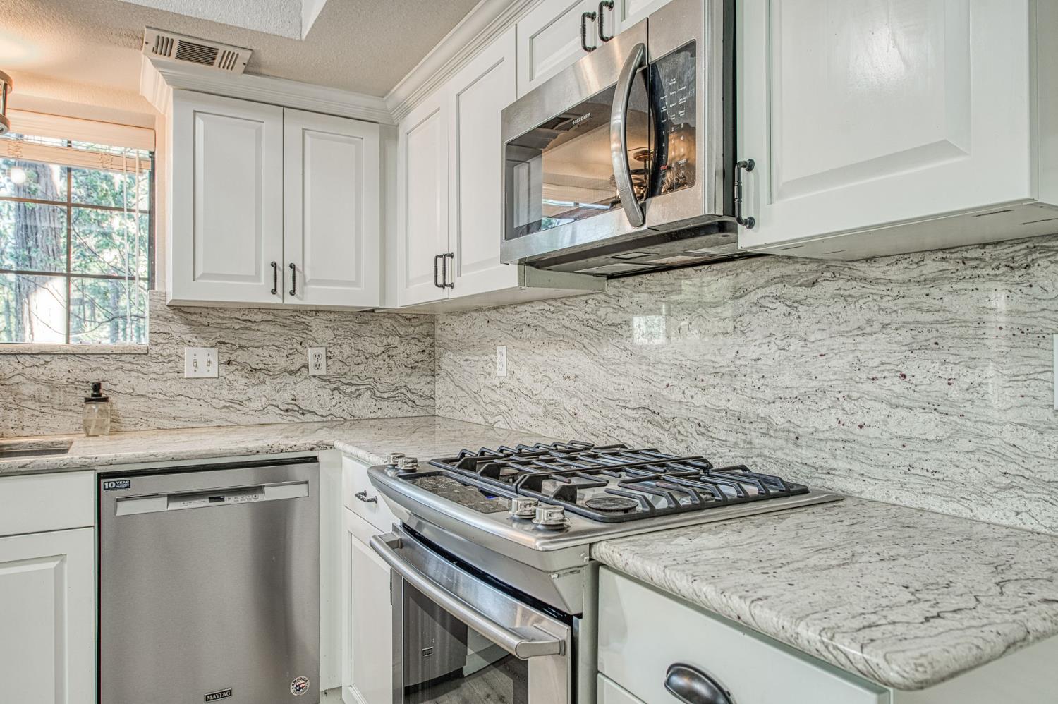 40624 Saddleback Rd, Bass Lake, CA 93604