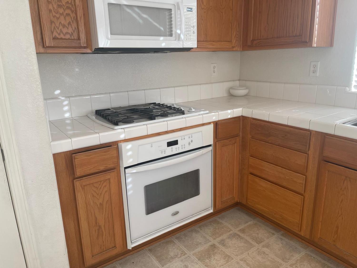 1006 Papaya St, Madera, CA 93638