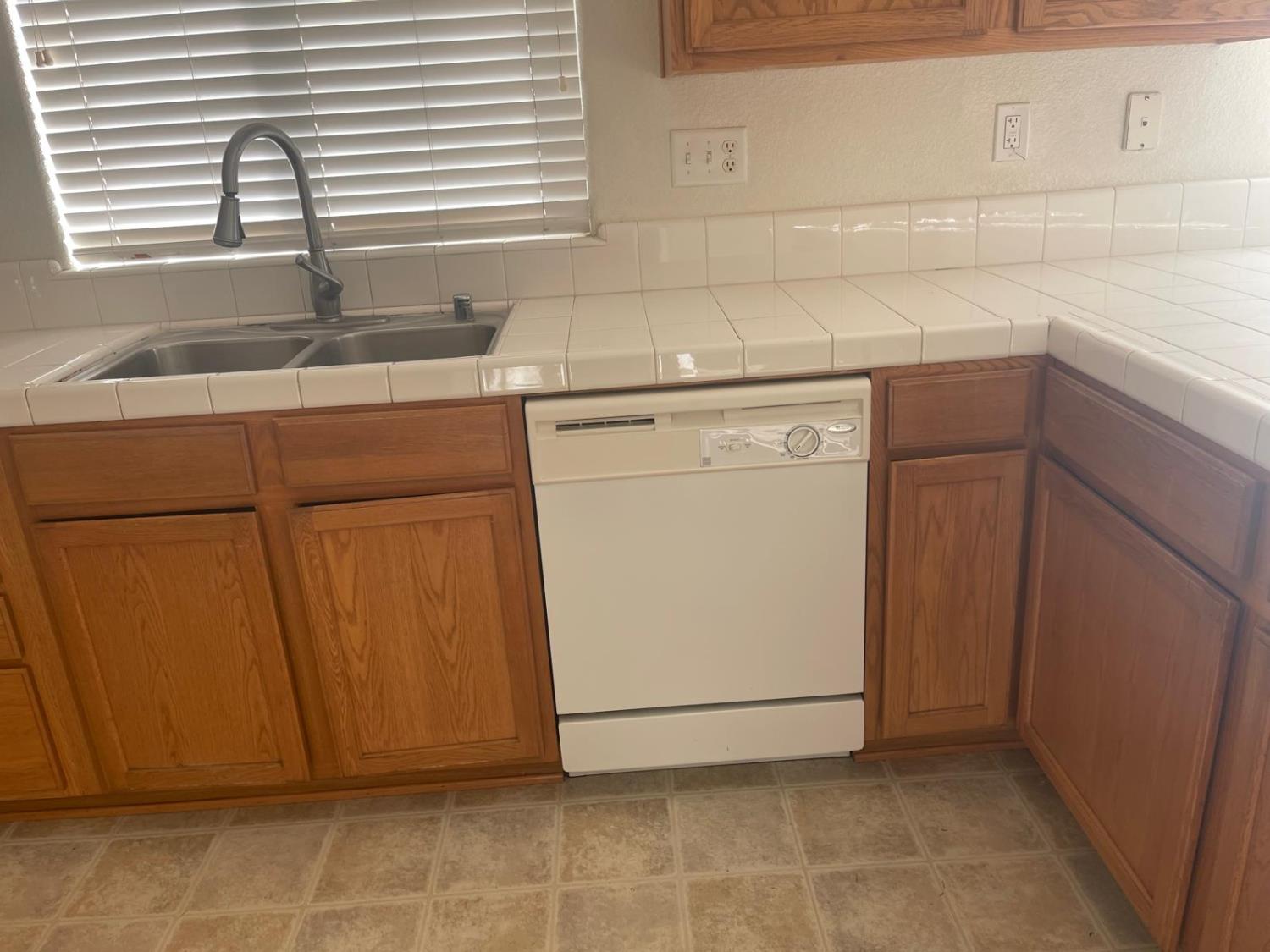 1006 Papaya St, Madera, CA 93638