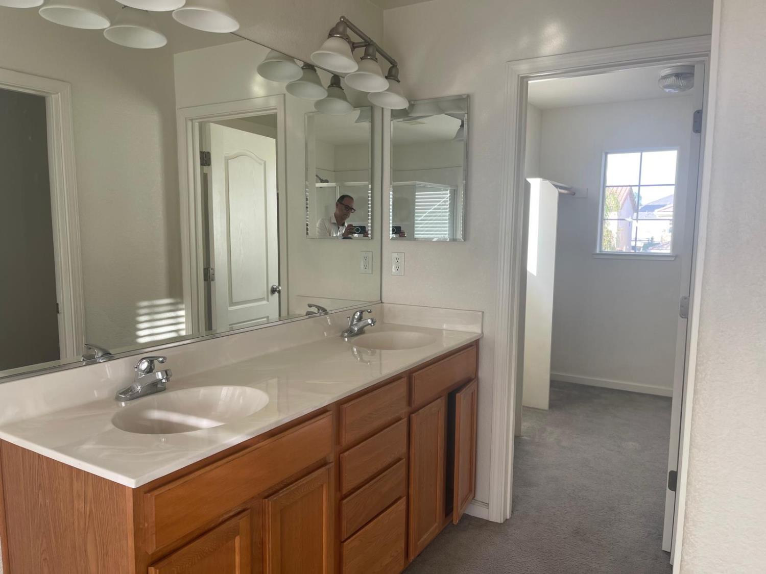 1006 Papaya St, Madera, CA 93638