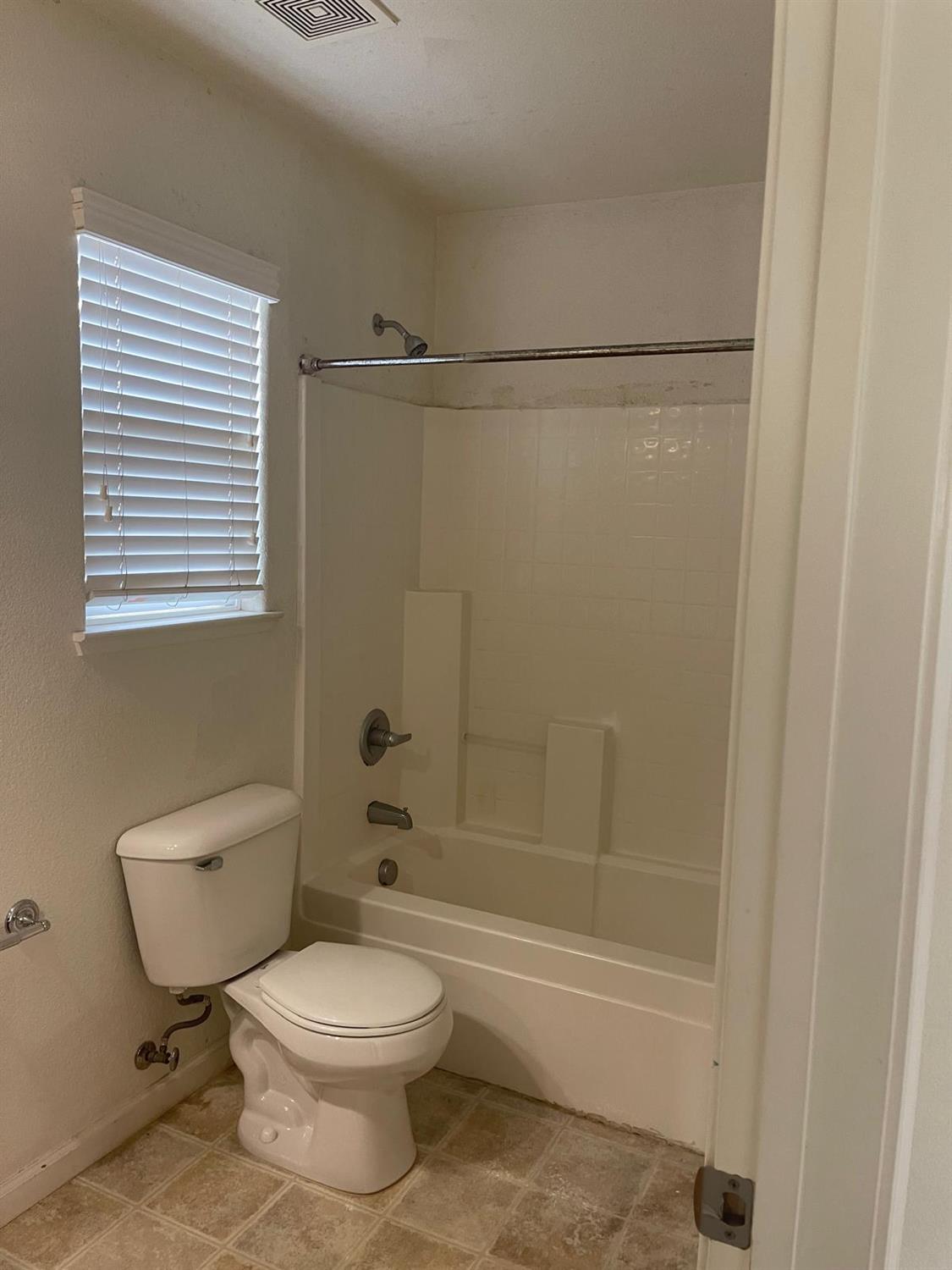 1006 Papaya St, Madera, CA 93638