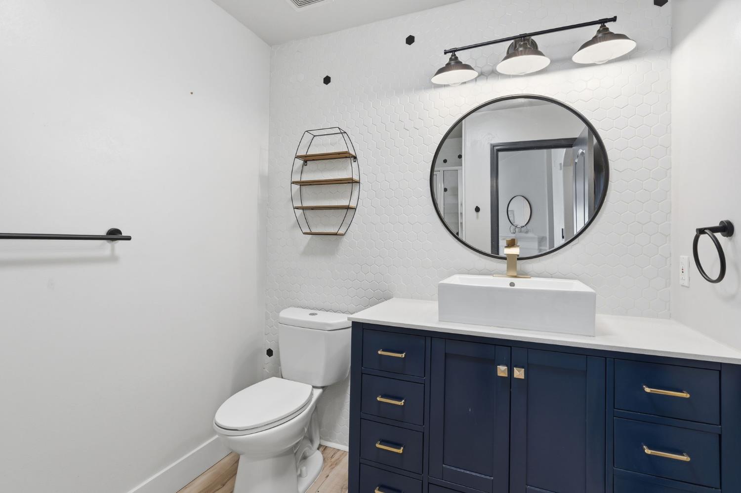 6704 N Lola Ave, Fresno, CA 93722