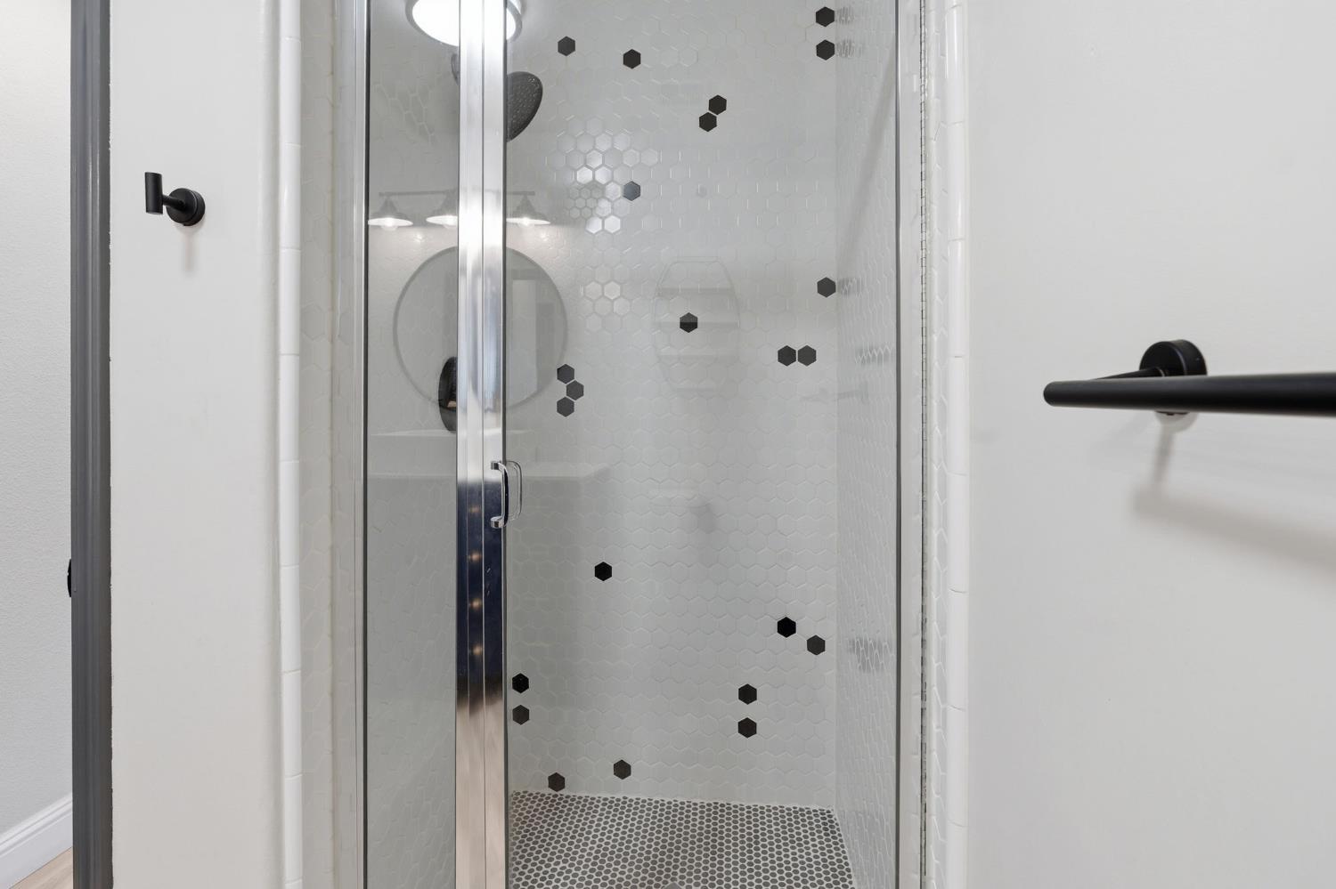 6704 N Lola Ave, Fresno, CA 93722