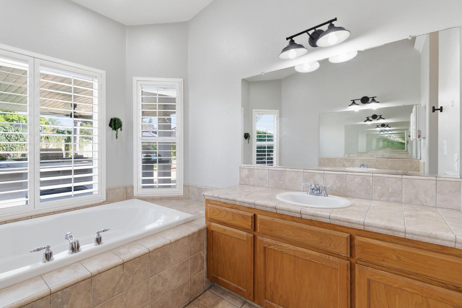 6704 N Lola Ave, Fresno, CA 93722