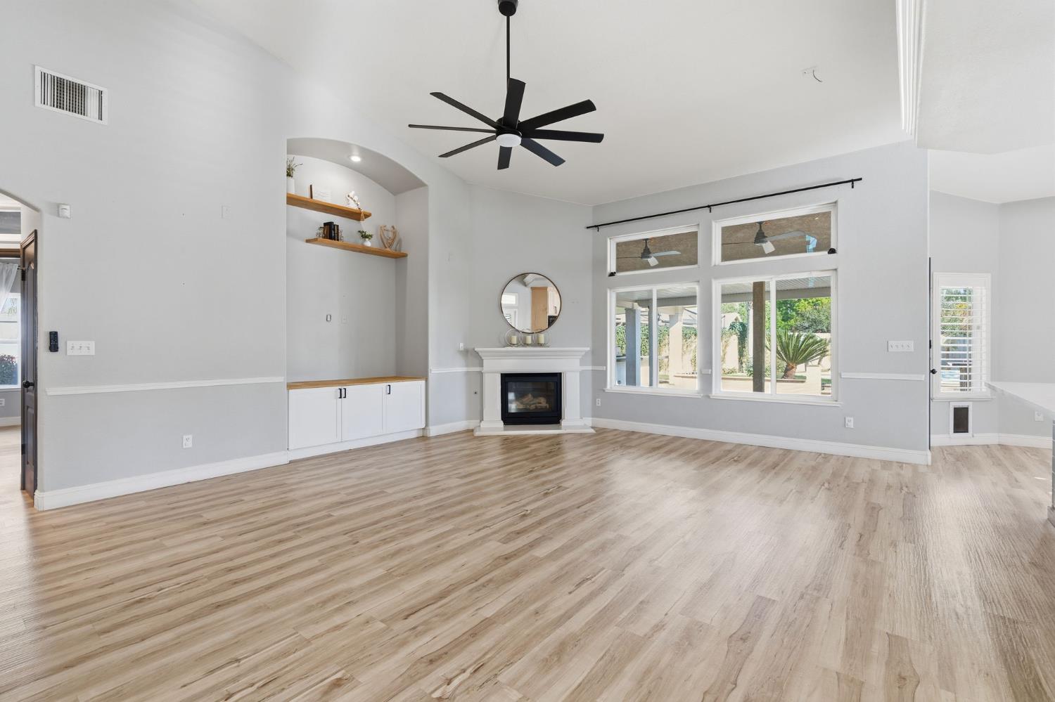 6704 N Lola Ave, Fresno, CA 93722