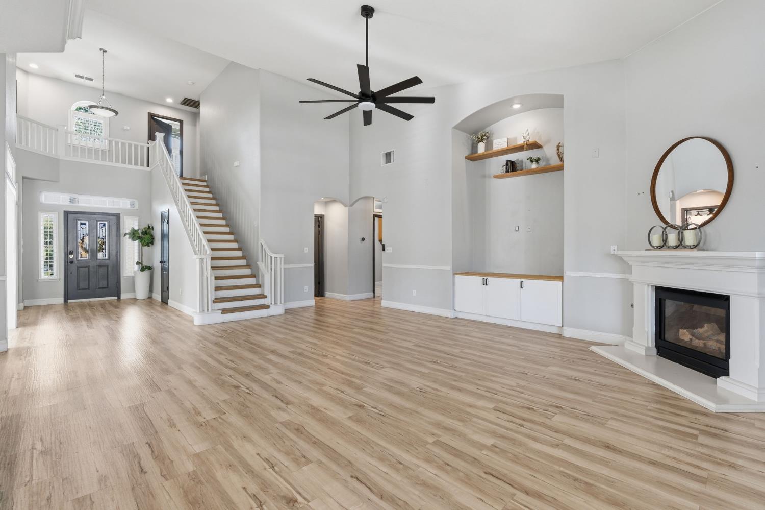 6704 N Lola Ave, Fresno, CA 93722