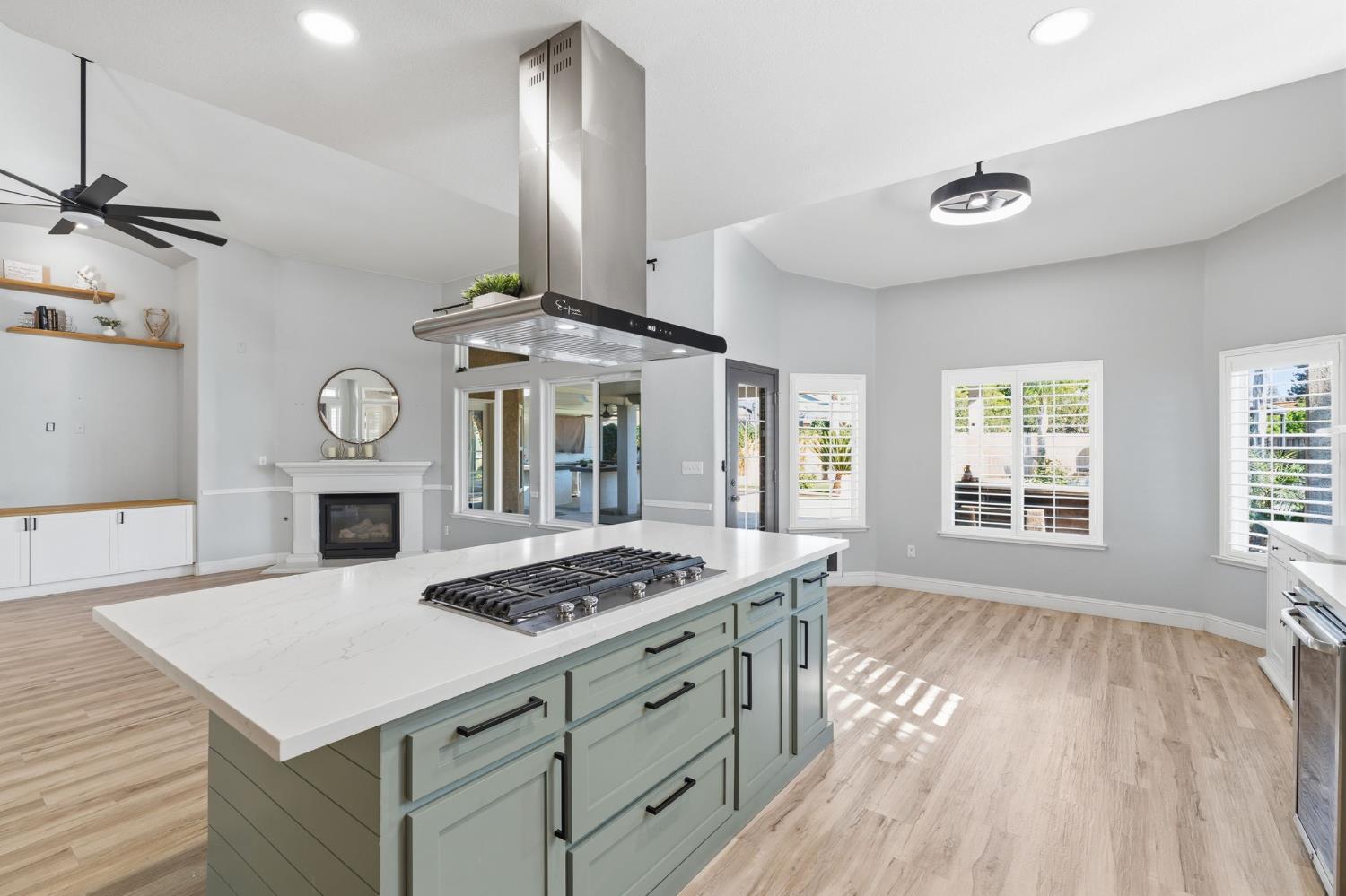 6704 N Lola Ave, Fresno, CA 93722