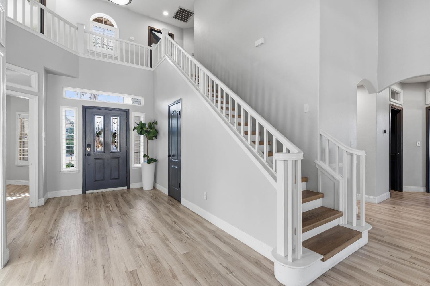 6704 N Lola Ave, Fresno, CA 93722