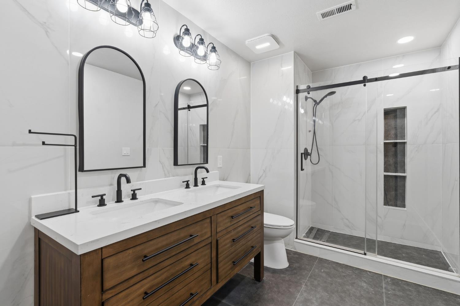 6704 N Lola Ave, Fresno, CA 93722