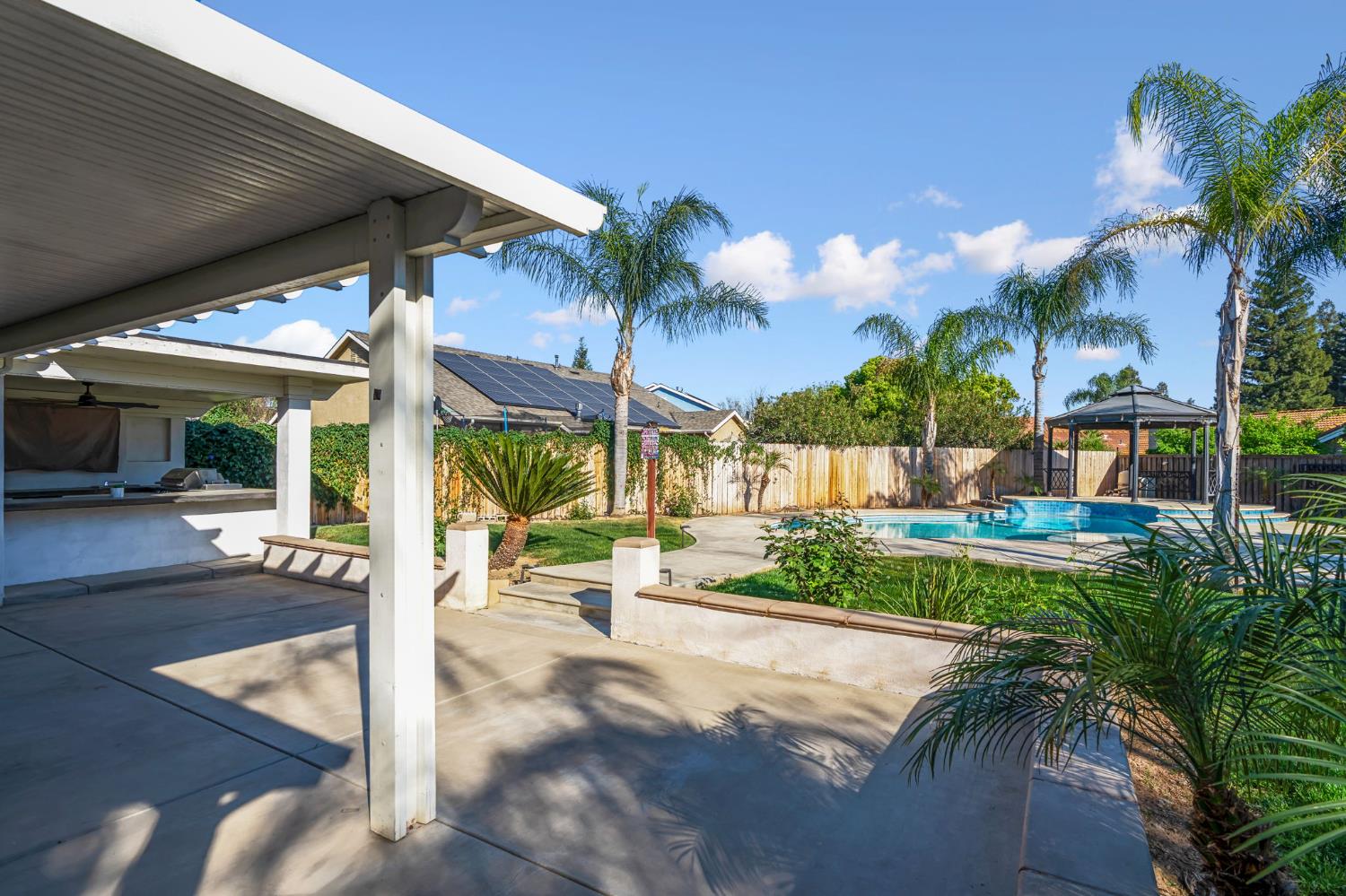 6704 N Lola Ave, Fresno, CA 93722