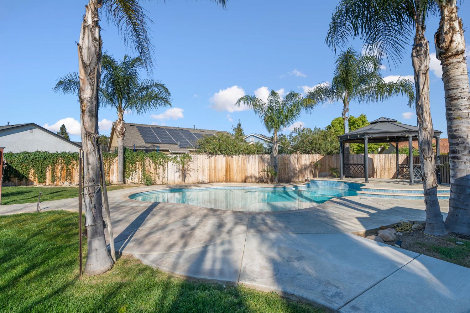 6704 N Lola Ave, Fresno, CA 93722